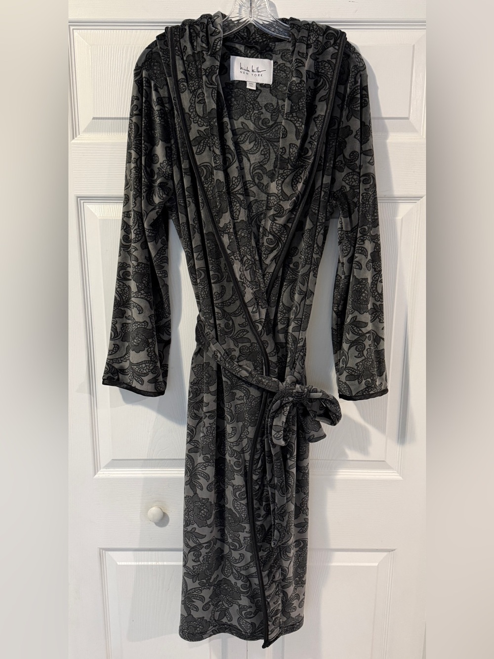 Nicole Miller New York Robe